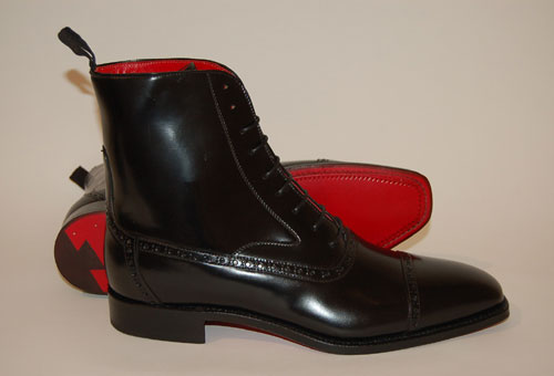 rider-black-and-red-boots rider-black-and-red-boots